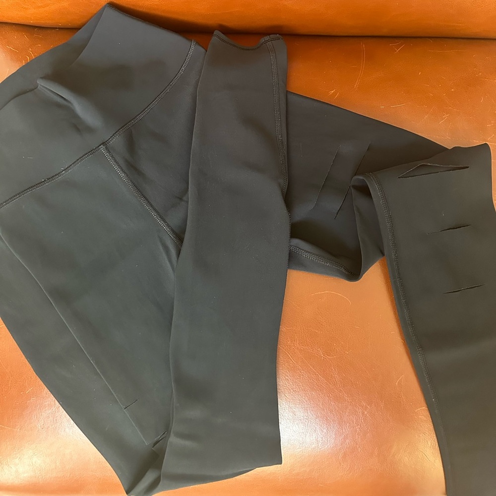 Alo yoga slashed warrior leggings